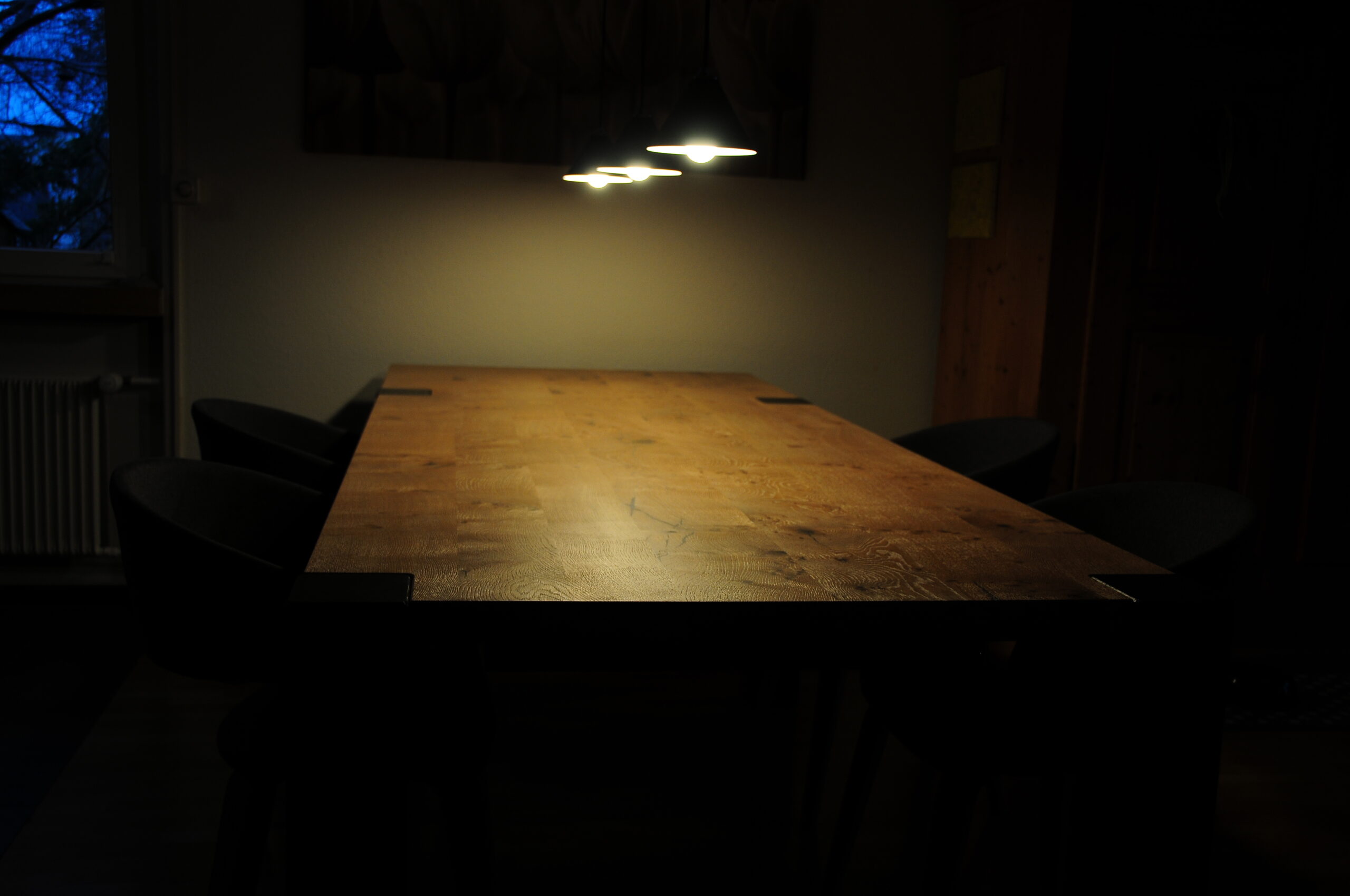 Tisch aus Massivholz